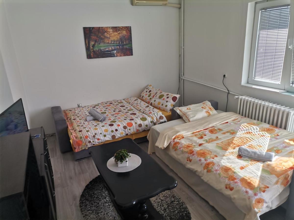 Calla 1 - Modern & Cozy Main Square Apartment In The City Shopping Center - Parking Slot With Parking Security Скопье Экстерьер фото